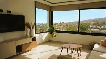 Een smart-tv en een stereo