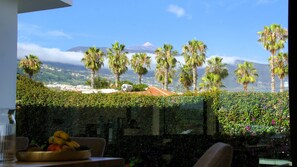 Outdoor dining - NEW: Villa Brisamar with sea views and heated pool (Puerto de la Cruz)