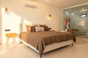 3 bedrooms, in-room safe, desk, iron/ironing board - NEW: Villa Brisamar with sea views and heated pool (Puerto de la Cruz)