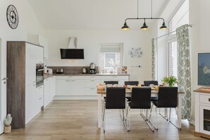 Kühlschrank, Ofen, Herdplatte, Geschirrspüler