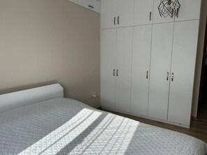 3 bedrooms, WiFi, bed sheets