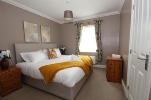 4 bedrooms, desk, iron/ironing board, travel cot