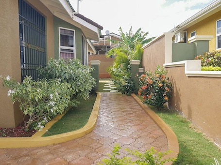 Property grounds. 2 Bedroom House near Martha Brae River Rafting