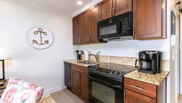 Refrigerador, microondas, parrilla de estufa y lavavajillas