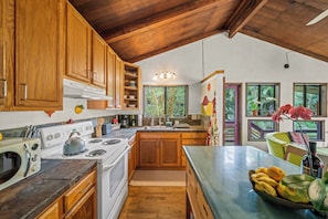 Fridge, microwave, oven, stovetop - Welcome to your Hale Away From Home! (Keaau)