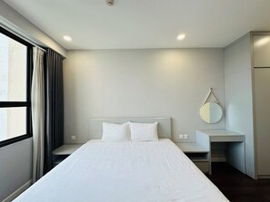 2 bedrooms, iron/ironing board, WiFi