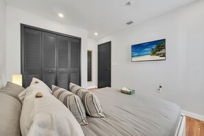 3 bedrooms, iron/ironing board, travel crib, free WiFi