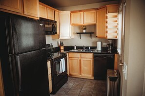Private kitchen - CFD Nearby: Modern Home Base for Frontier Days (Cheyenne)