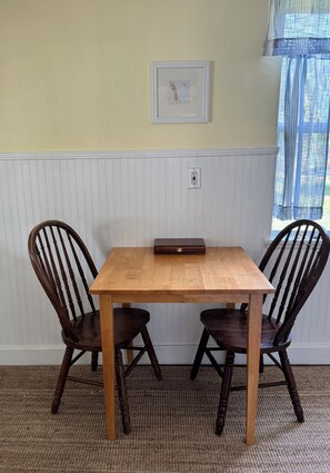 Dining - Cozy Beach Cottage - 3 min walk to beach (New Smyrna Beach)