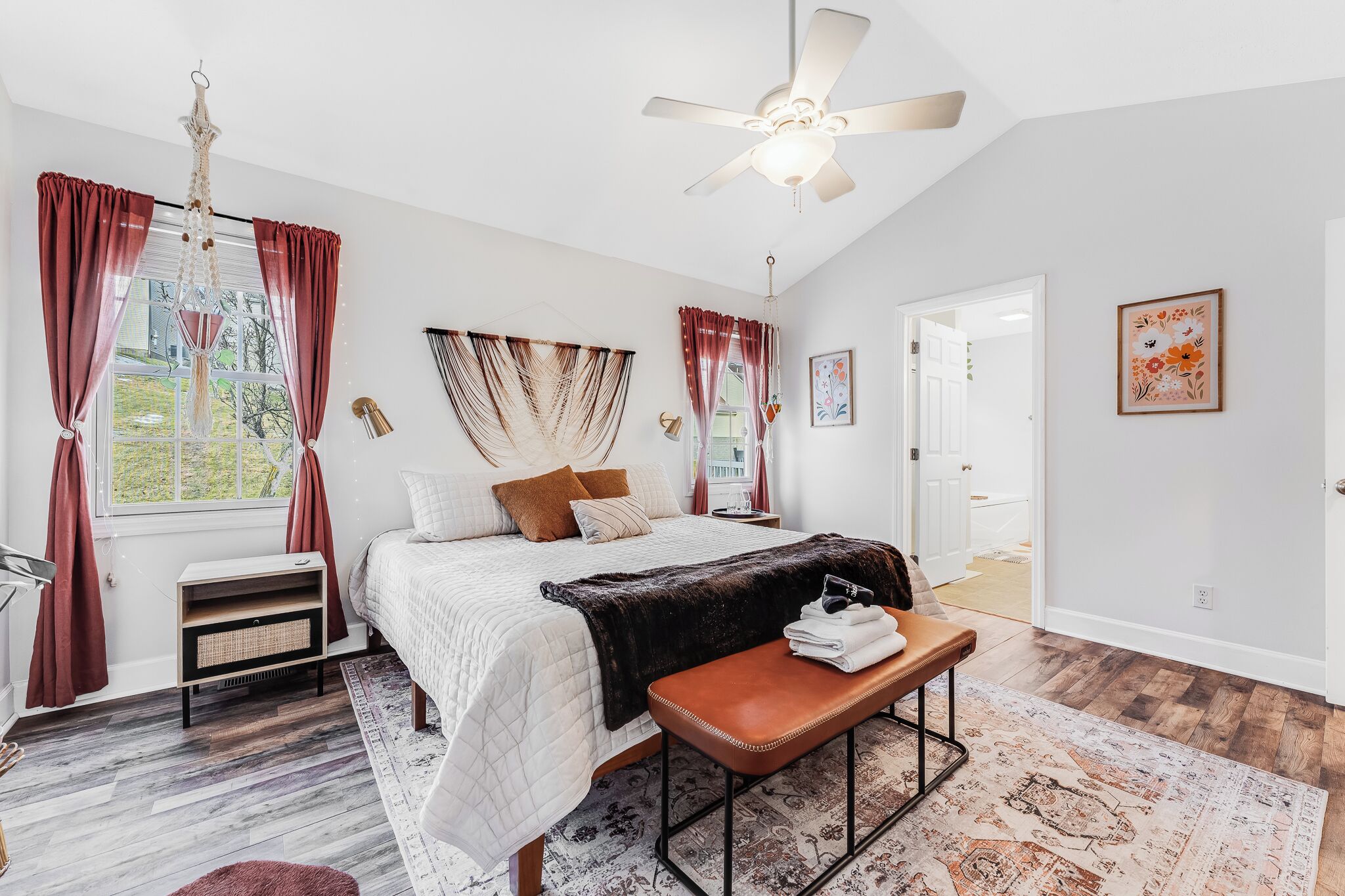 4 bedrooms, desk, iron/ironing board, travel crib