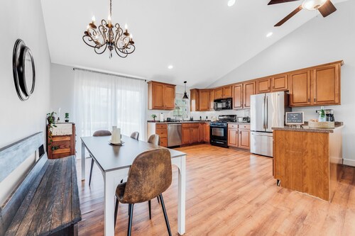 4-Bedroom Family-Friendly Home in Morgantown, WV Near Cheat Lake