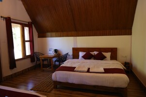 Ropa de cama de alta calidad, escritorio y sistema de insonorización 