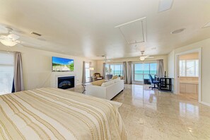 3 habitaciones, tabla de planchar con plancha, wifi y ropa de cama