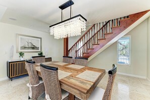 Dining - Beachfront Palace with Birdseye Rooftop Deck! (Englewood)