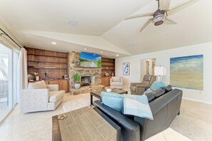 Smart TV - Beachfront Palace with Birdseye Rooftop Deck! (Englewood)