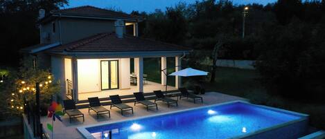 Piscine extérieure