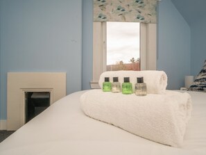 3 bedrooms, free WiFi, bed sheets - Charming Family House in Rosewell - Pass the Keys (Edinburgh)