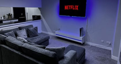 Modern 3-Bedroom Home with Cozy Cinema-Style Living Space