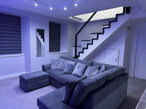 Modern 3-Bedroom Home with Cozy Cinema-Style Living Space