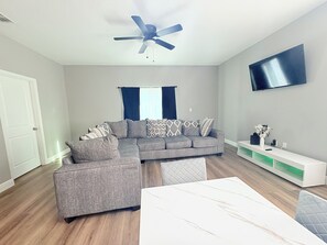 Living area - Luxury Family Retreat • Sleeps 8 • Near Disney World (Orlando)