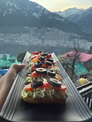 Food and drink - Aura by RA Manali - Mountain View (Manali)