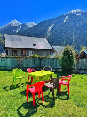 Garden view - Kolahoi Heights  (Pahalgam)