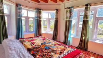 Laptop workspace, free WiFi