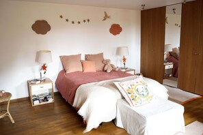 4 Schlafzimmer, Bügeleisen/Bügelbrett, WLAN