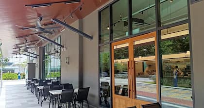 Cozy 1-bedroom apartment in Shah Alam central with free Wifi, Netflix, and pool.