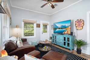 Living area - Casa de Oro – Luxe Comfort in the BEST Location of Old Bisbee w/Views galore! (Bisbee)