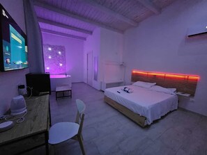 Deluxe Suite, Pool View | In-room safe, free WiFi - Luxury pool Suites - Città Bianca (Spoltore)
