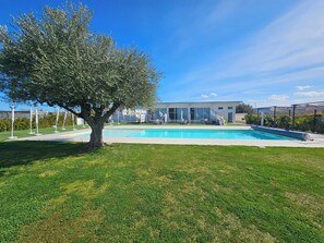 Piscine extérieure (ouverte en saison)