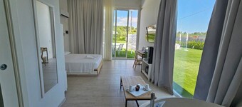 Luxury pool Suites - Città Bianca
