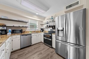 Fridge, microwave, oven, stovetop - Waves and Rays: A Sun-Soaked Getaway (Gulf Shores)