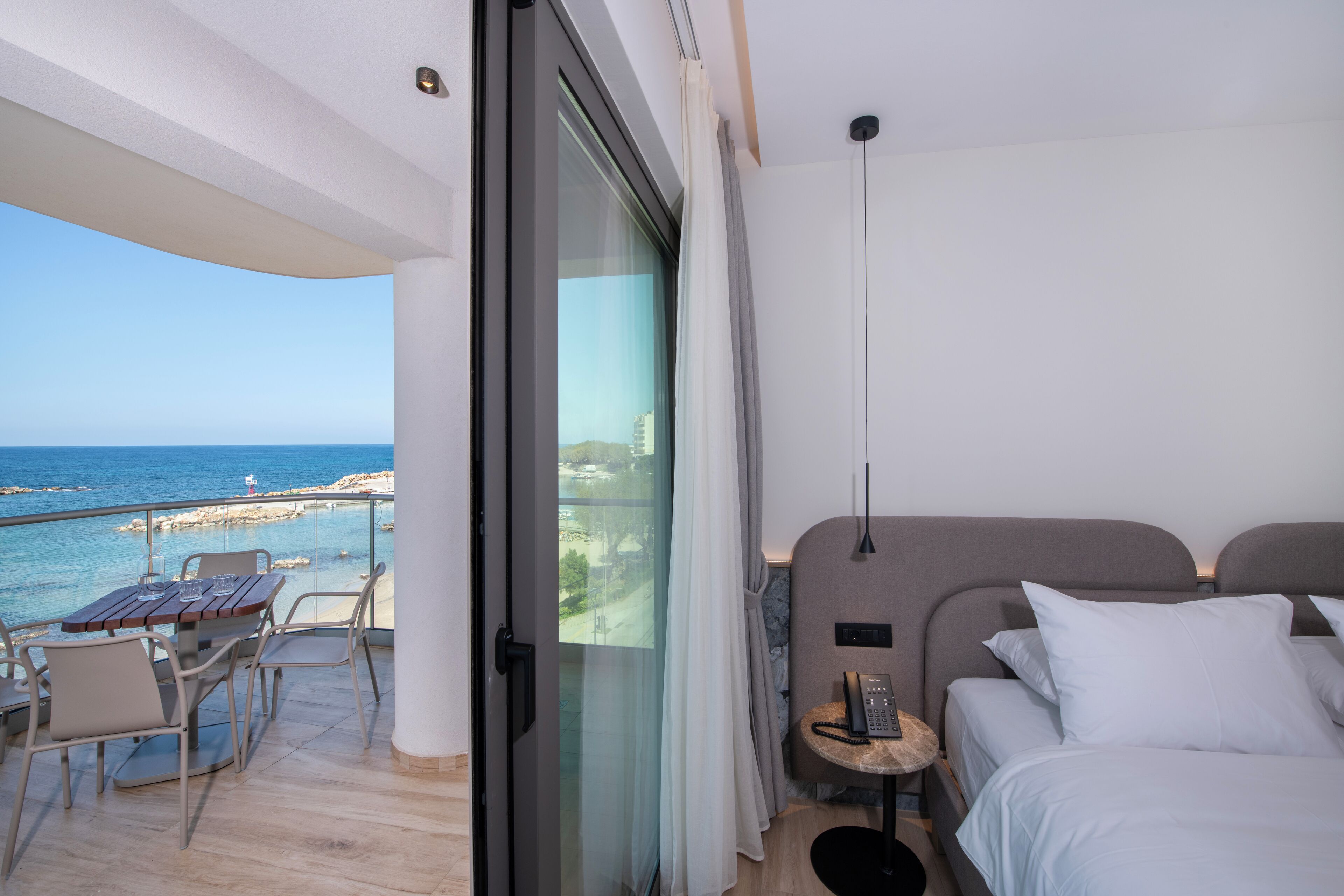 Photo - EdgeWater Beach Hotel