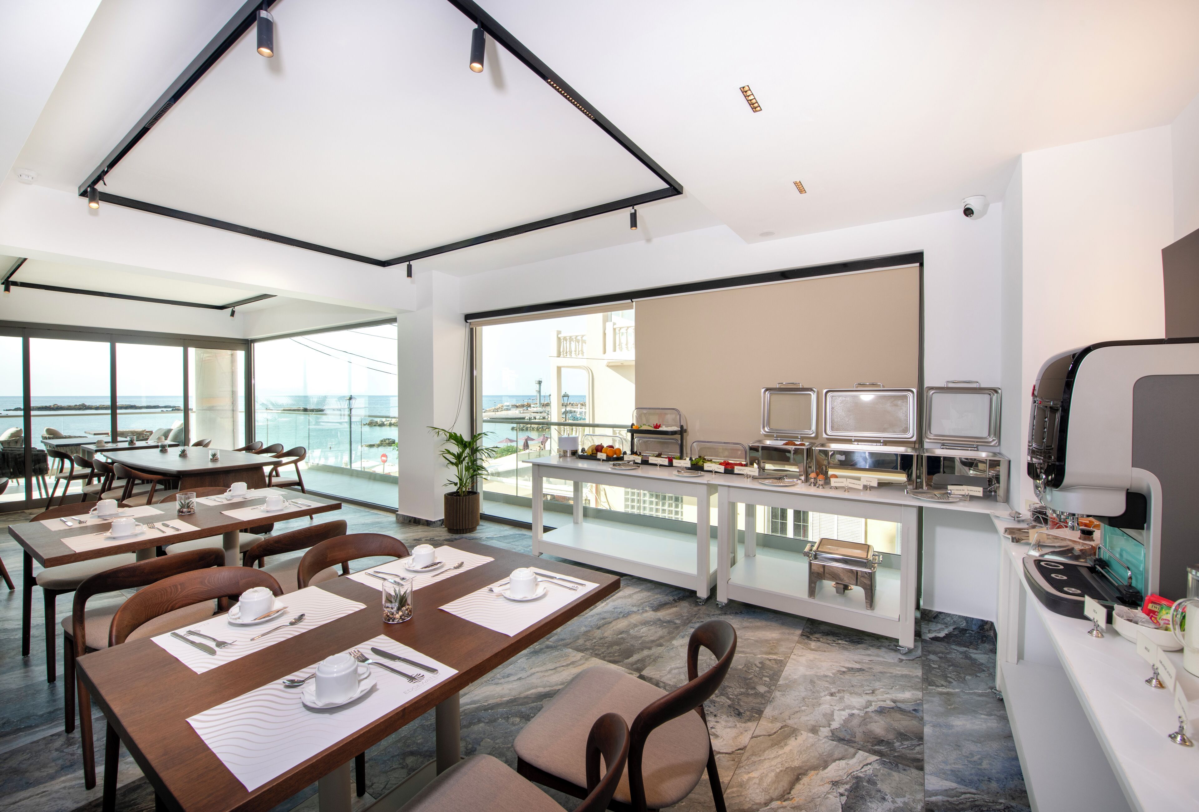 Photo - EdgeWater Beach Hotel