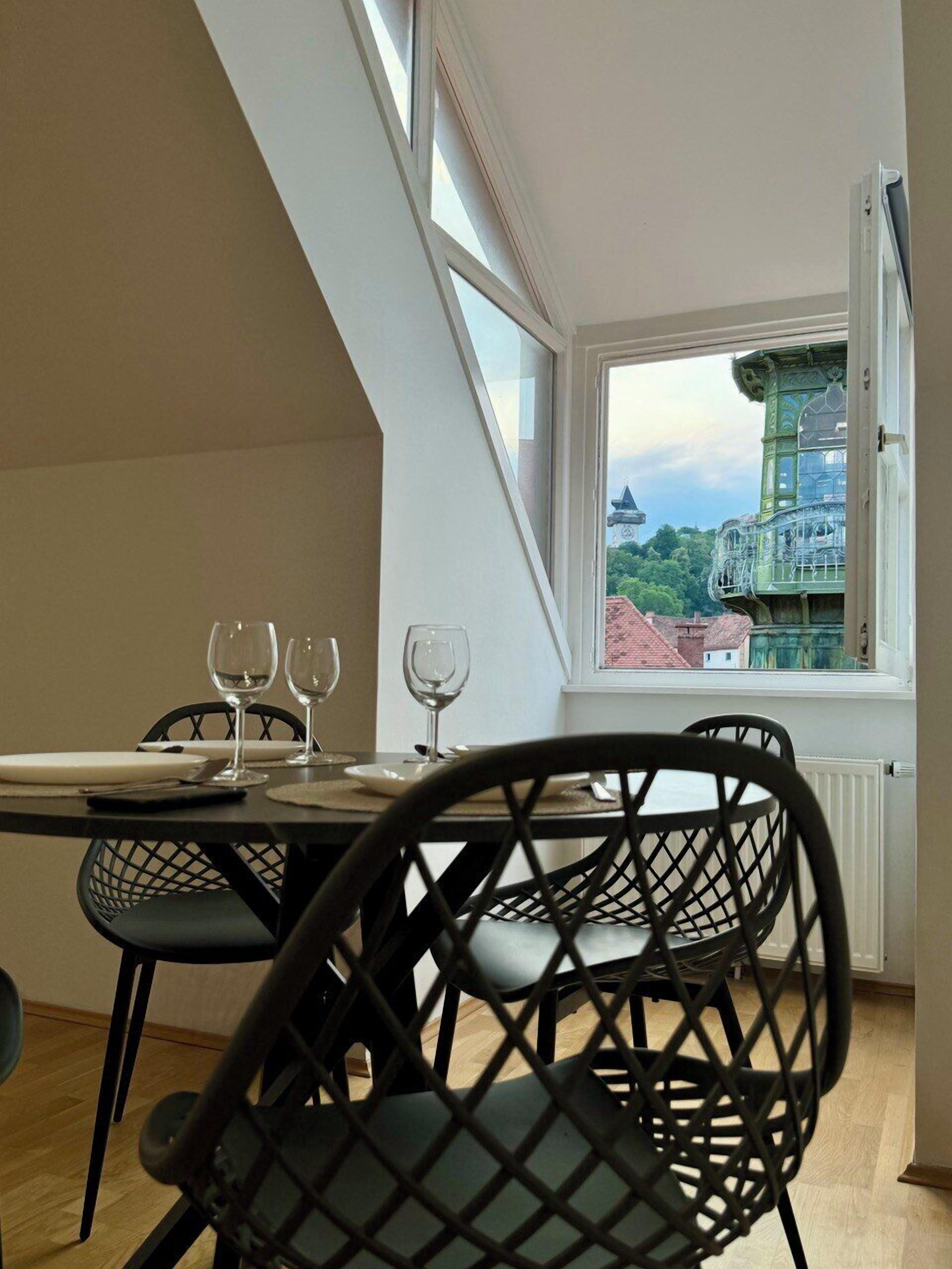 Deluxe Duplex, City View | In-room dining