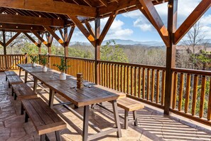 Outdoor dining - Brand New 8BR~Heated Pool ~Sleeps 28 (Sevierville)
