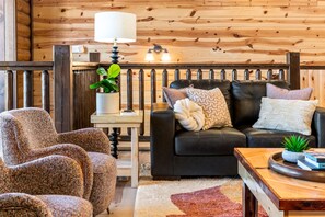 Smart TV, fireplace, table football - Brand New 8BR~Heated Pool ~Sleeps 28 (Sevierville)