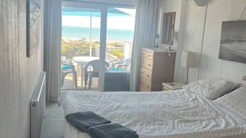 3 bedrooms, iron/ironing board, free WiFi