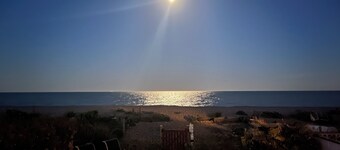 Tombreck 3 bed bungalow on private beach with direct access to sea