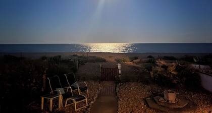 Tombreck 3 bed bungalow on private beach with direct access to sea