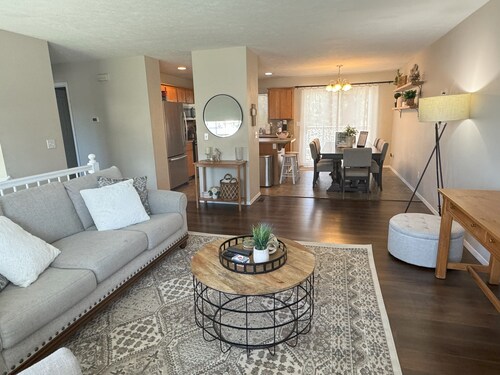 4-bed 2.5 bathroom in North Spokane with treadmill, WiFi, AC