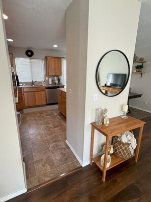 Micro-ondes, four, plaque de cuisson, lave-vaisselle