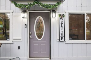 Exterior detail - Cozy Chalet/Firepit/Game Loft/Pool Table (Tobyhanna)