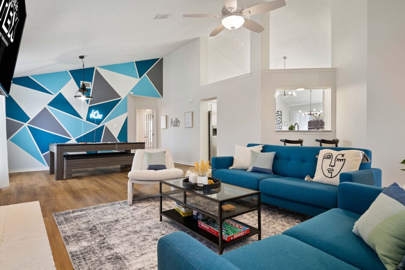 智能电视、壁炉、乒乓球