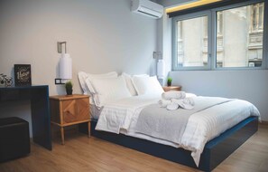 Comfort Suite, Accessible | In-room safe, desk, laptop workspace, soundproofing - Rooster Suites (Athens)