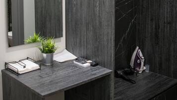 Chambre Double Supérieure | Coffres-forts dans les chambres, bureau