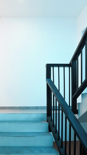 Studio, clean & quiet