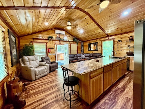 𝐁𝐢𝐠 𝐒𝐨𝐮𝐭𝐡 𝐅𝐨𝐫𝐤 Retreat! Excellent Location•Private•WIFI~ All NEW 𝐓𝐫𝐞𝐞 𝐓𝐨𝐩 𝐋𝐨𝐝𝐠𝐞!